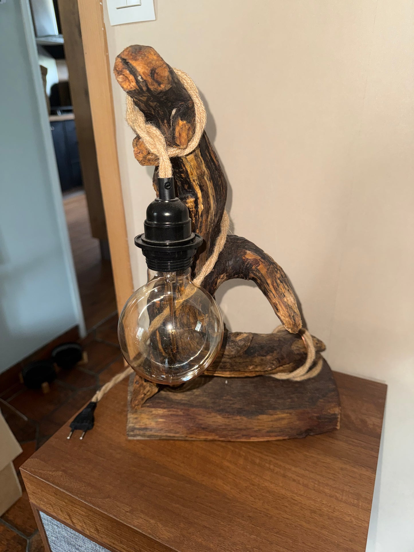 Lampe avec bois flotté
