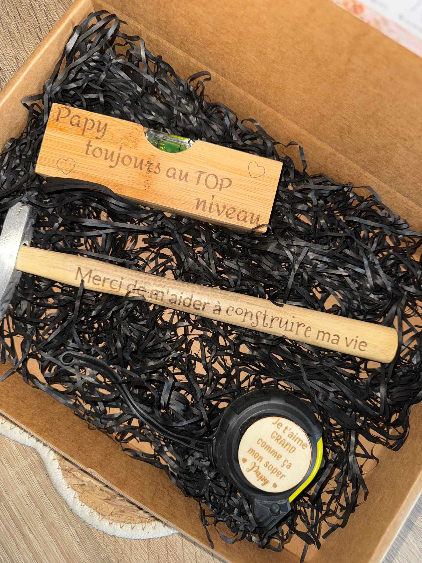 Coffret cadeau bricolage gravé sur bois, idée cadeau papa, papy, parrain, tonton