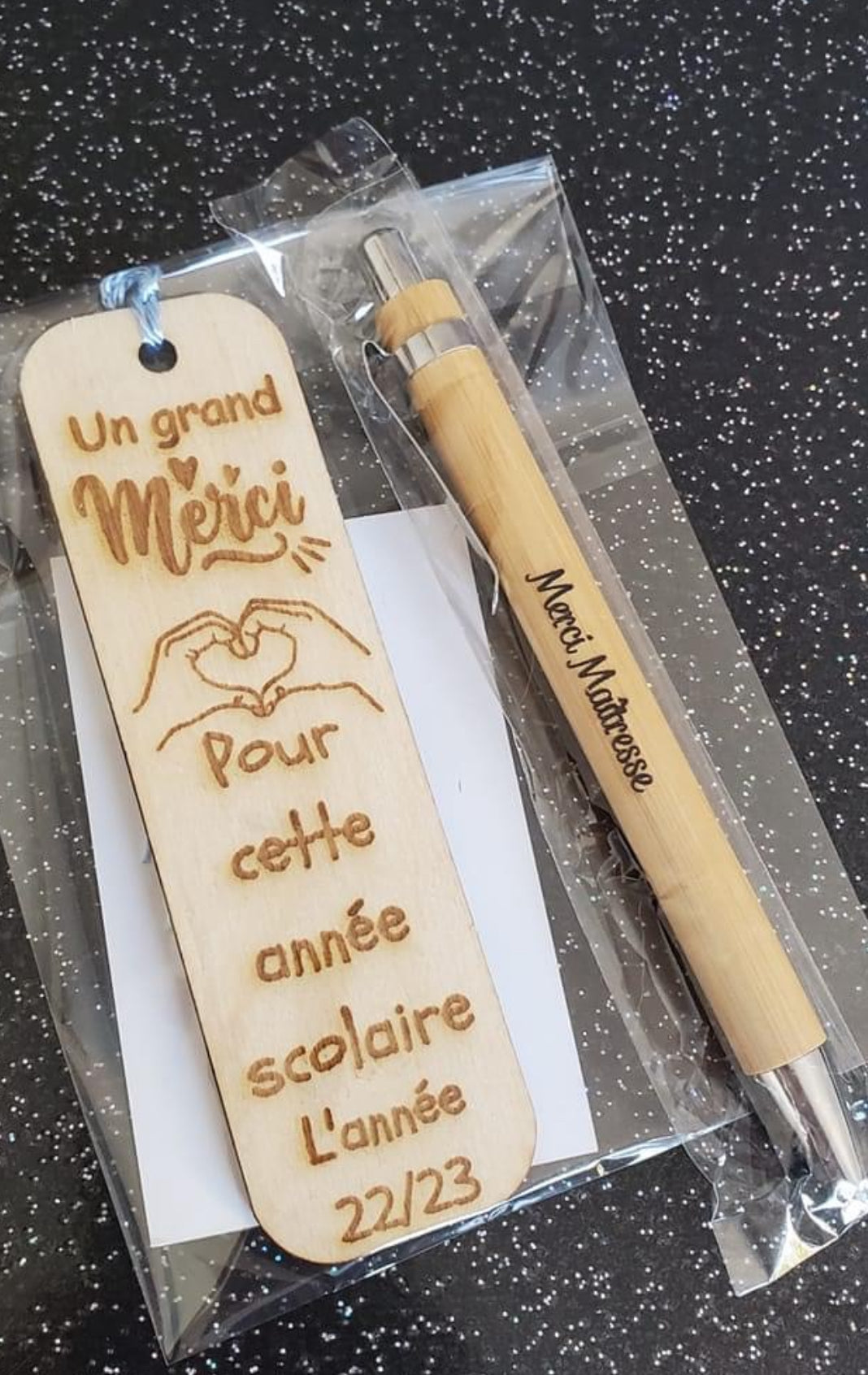Marque page en bois gravé personnalisé | Cadeau pour maman, mamie, maîtresse, marraine...