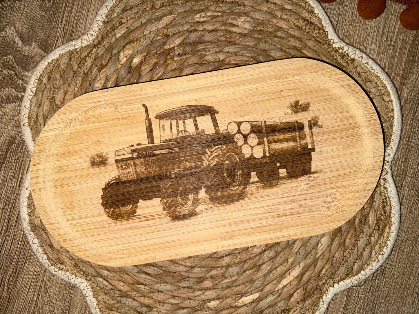 Planche apéro / planche à découper tracteur gravée, idée cadeau papy, mamie, marraine, papa, mariage