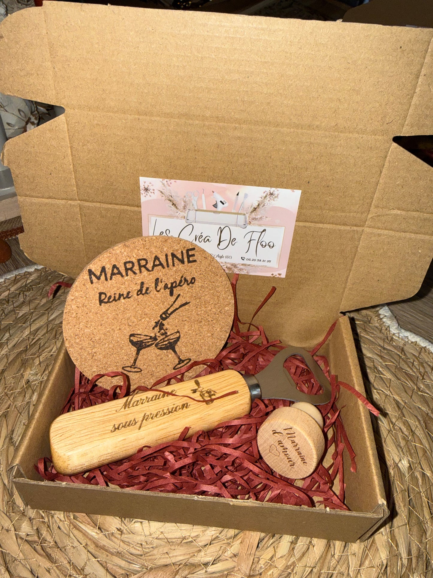 Coffret cadeau gravé personnalisé / Décapsuleur, bouchon bouteille, sous verre, porte clé en bois / idée cadeau papy, papa, parrain, marraine…