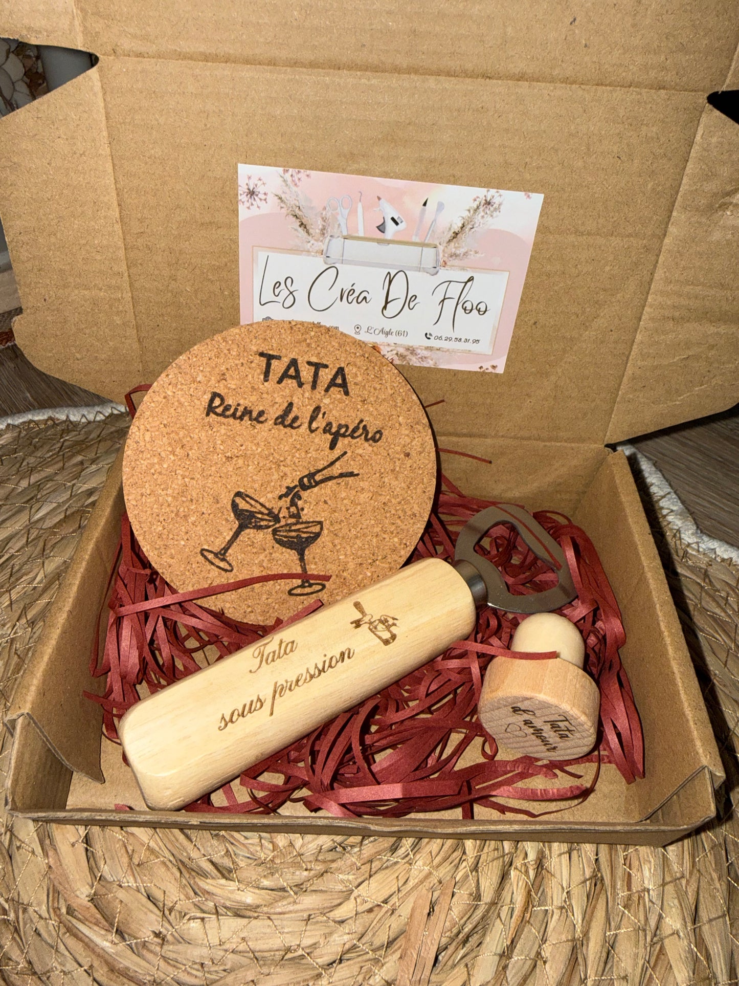 Coffret cadeau gravé personnalisé / Décapsuleur, bouchon bouteille, sous verre, porte clé en bois / idée cadeau papy, papa, parrain, marraine…