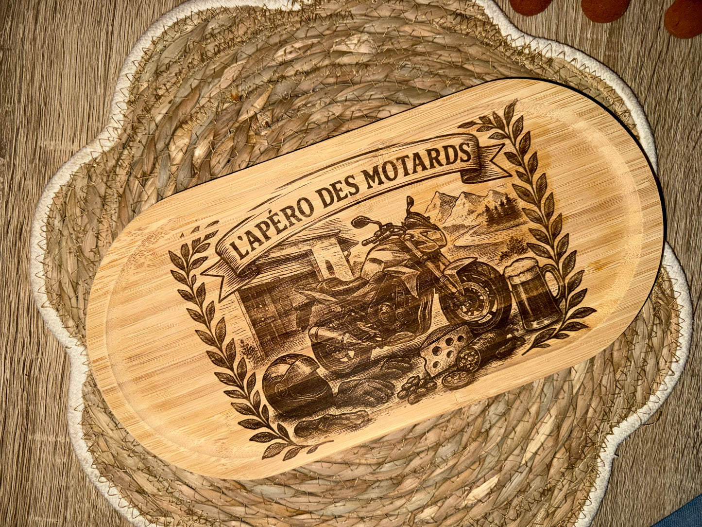 Planche apéro / planche à découper moto gravée, idée cadeau papy, mamie, marraine, papa, mariage