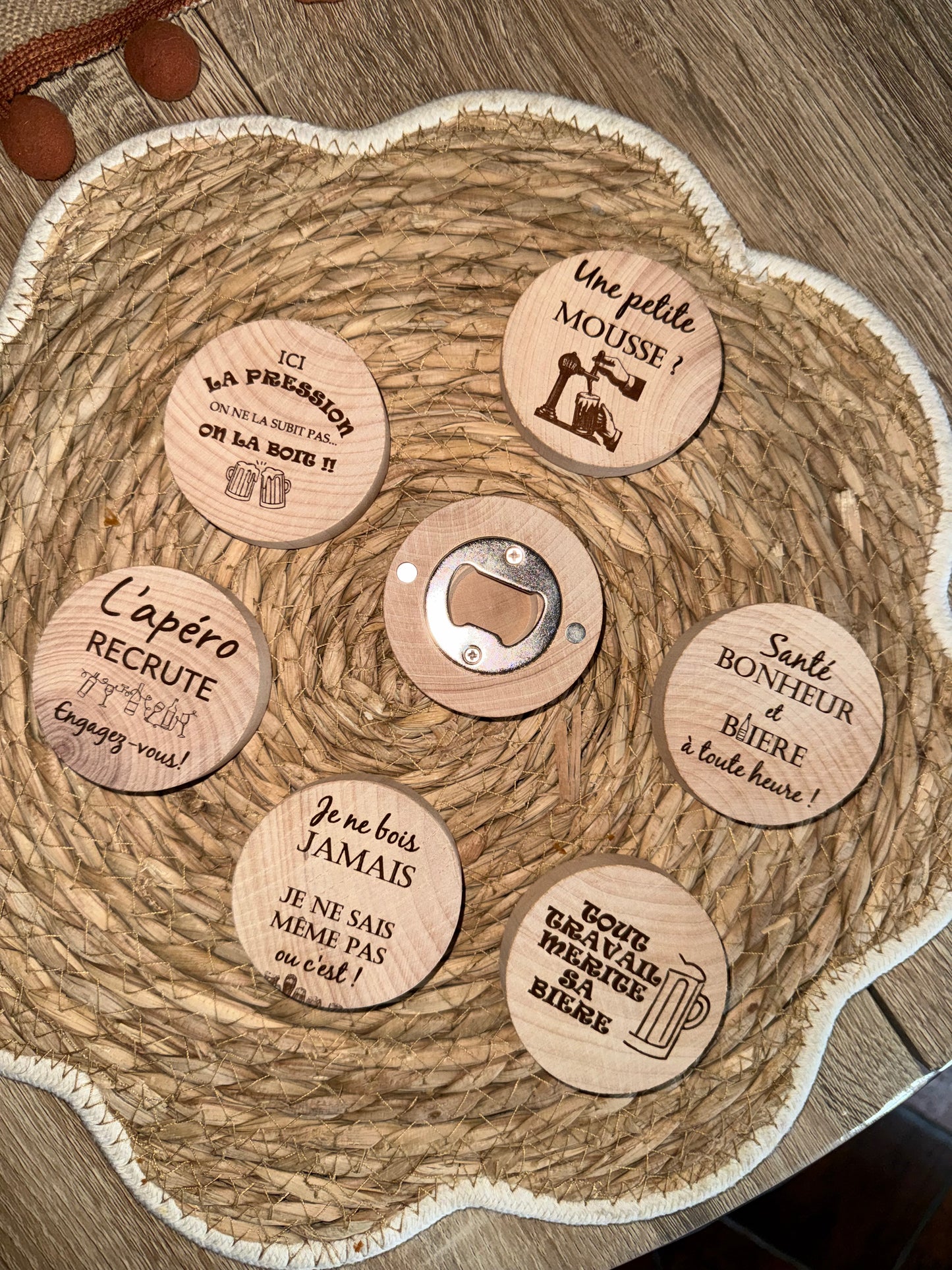 Décapsuleur aimanté personnalisé, gravé, cadeau Mamie/Papy, Parrain, Marraine, Papa, Maman, EVJF, EVJG, mariage