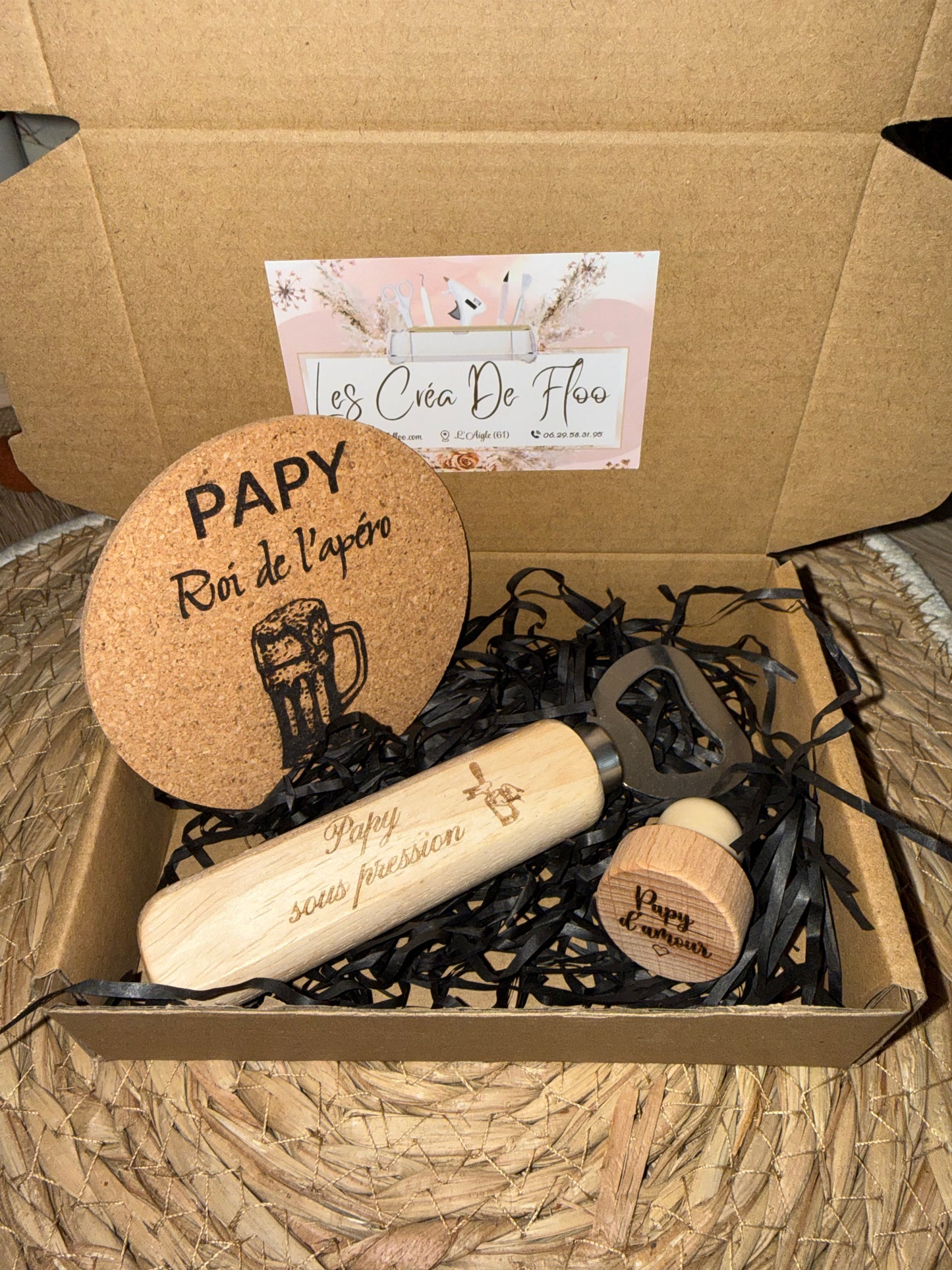 Coffret cadeau gravé personnalisé / Décapsuleur, bouchon bouteille, sous verre, porte clé en bois / idée cadeau papy, papa, parrain, marraine…