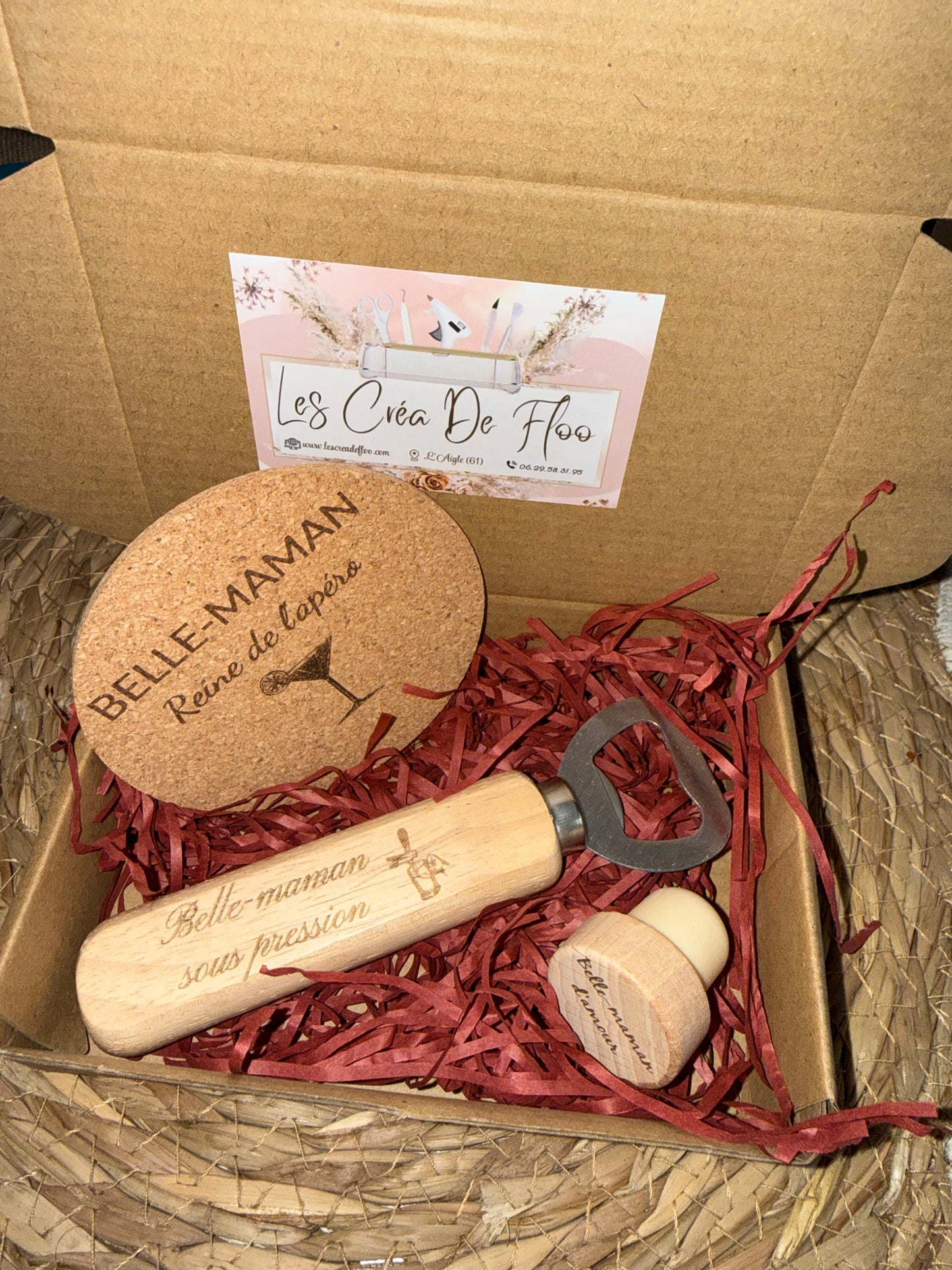 Coffret cadeau gravé personnalisé / Décapsuleur, bouchon bouteille, sous verre, porte clé en bois / idée cadeau papy, papa, parrain, marraine…