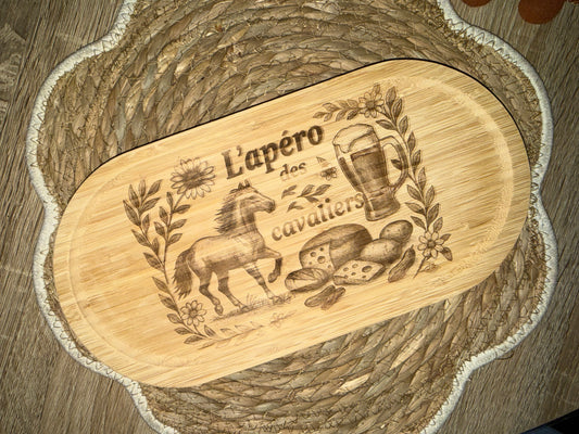 Planche apéro / planche à découper cheval gravée, idée cadeau papy, mamie, marraine, papa, mariage