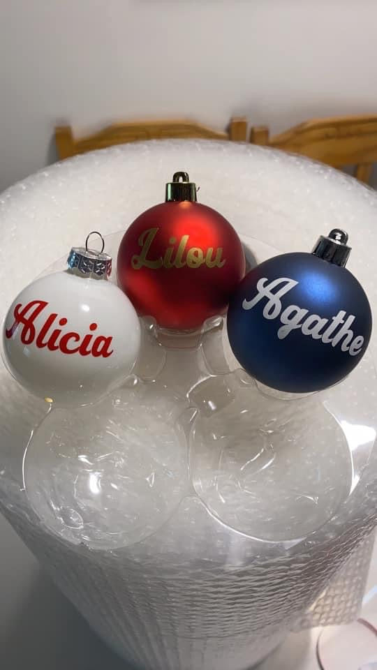 Boule Noël Personnalisée Gants Rouges 2025 – Famille 2 à 6 Noms + Année, Décoration Sapin
