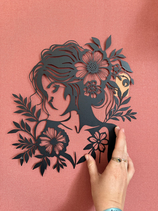 Décoration mural en métal femme