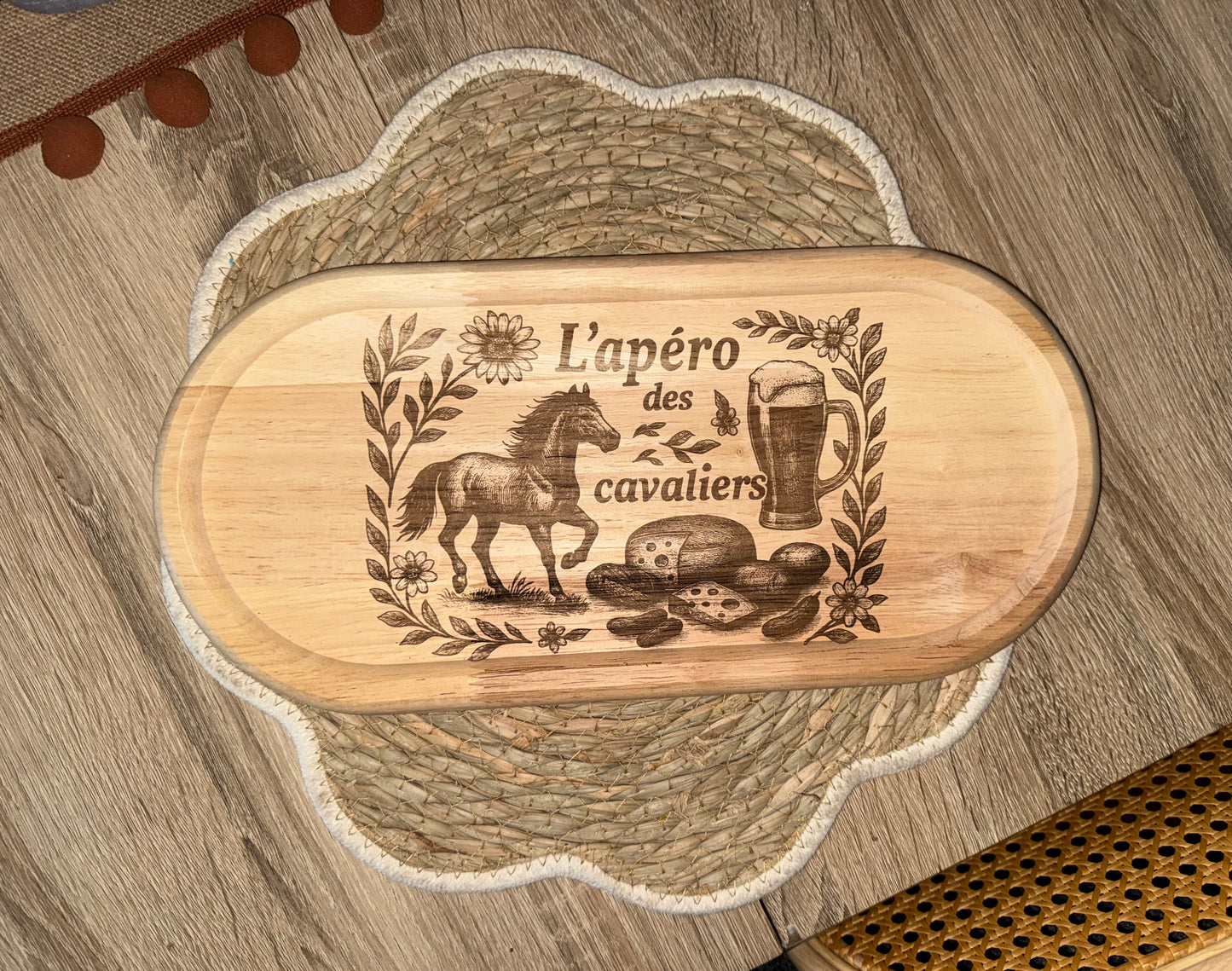 Planche apéro / planche à découper cheval gravée, idée cadeau papy, mamie, marraine, papa, mariage