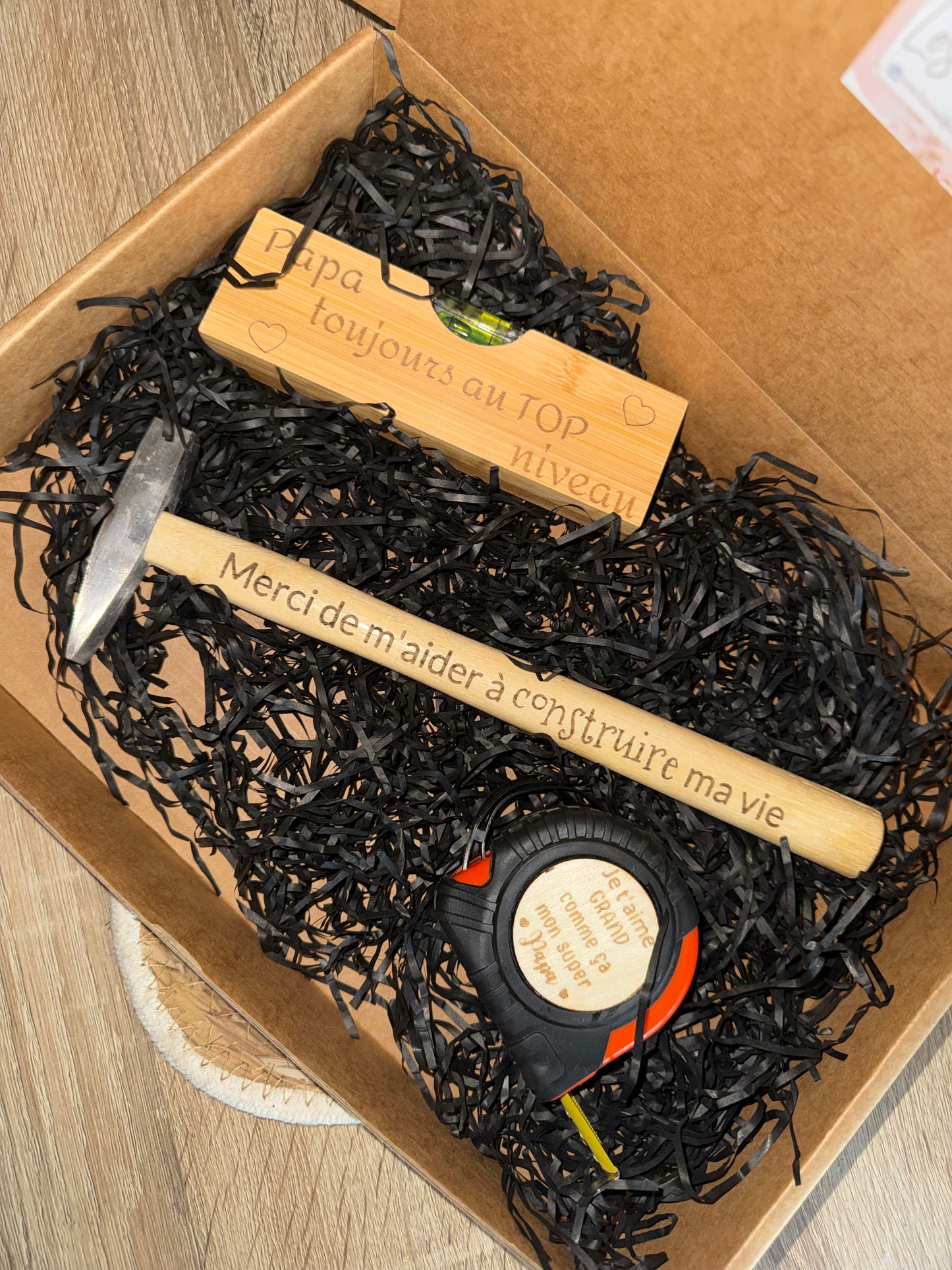 Coffret cadeau bricolage gravé sur bois, idée cadeau papa, papy, parrain, tonton