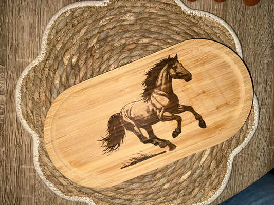 Planche apéro / planche à découper cheval gravée, idée cadeau papy, mamie, marraine, papa, mariage