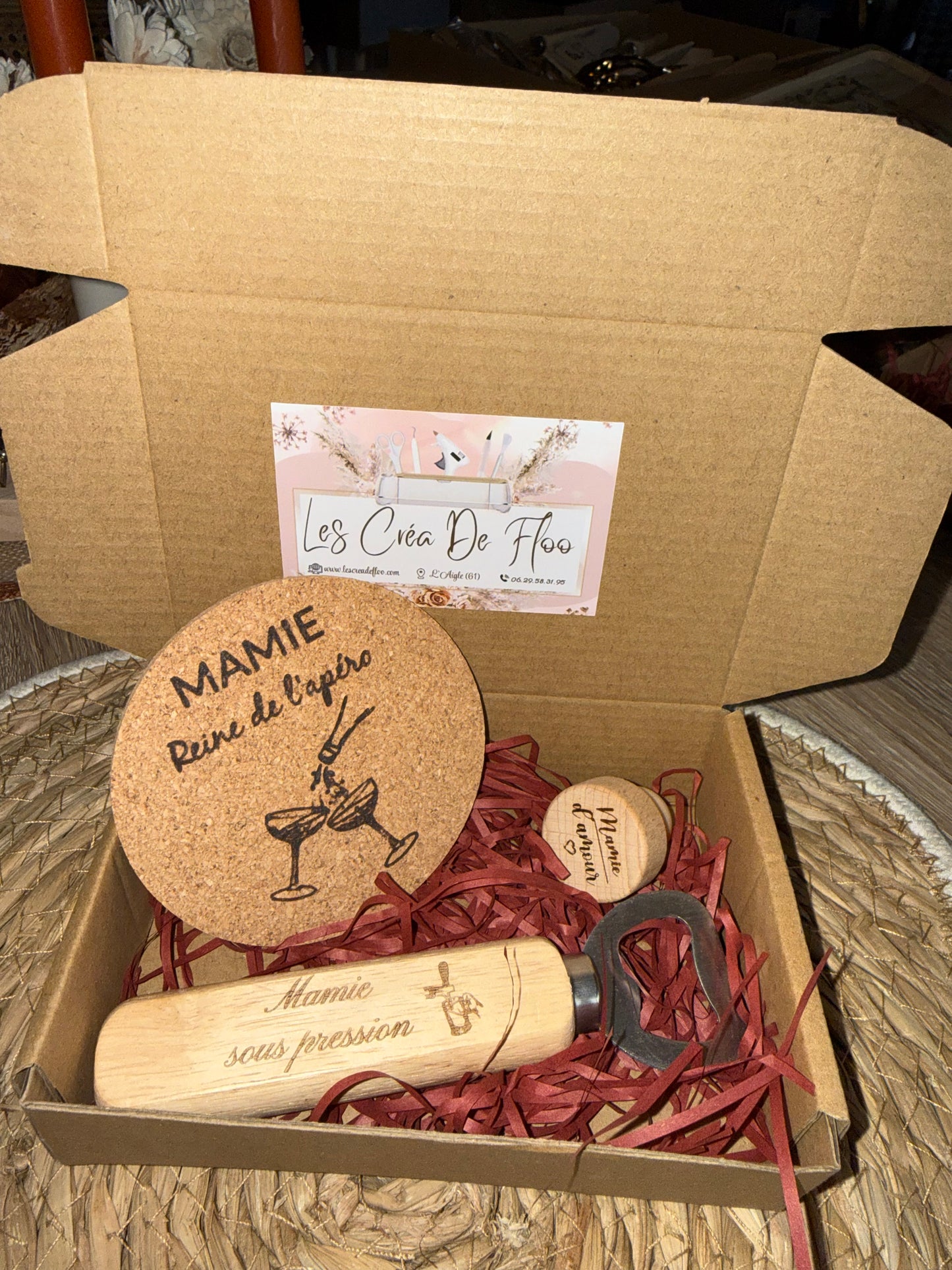 Coffret cadeau gravé personnalisé / Décapsuleur, bouchon bouteille, sous verre, porte clé en bois / idée cadeau papy, papa, parrain, marraine…