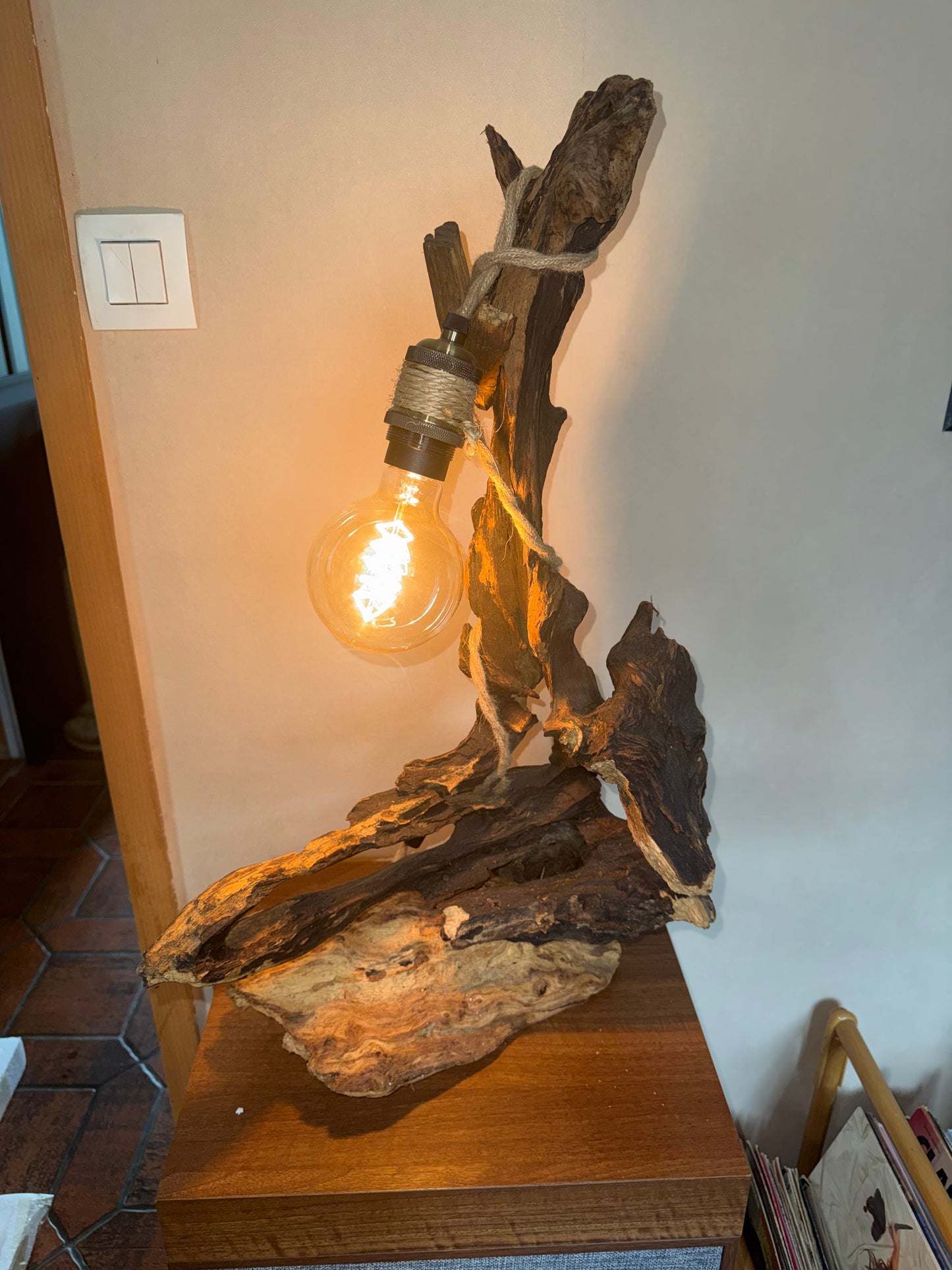 Lampe avec bois flotté