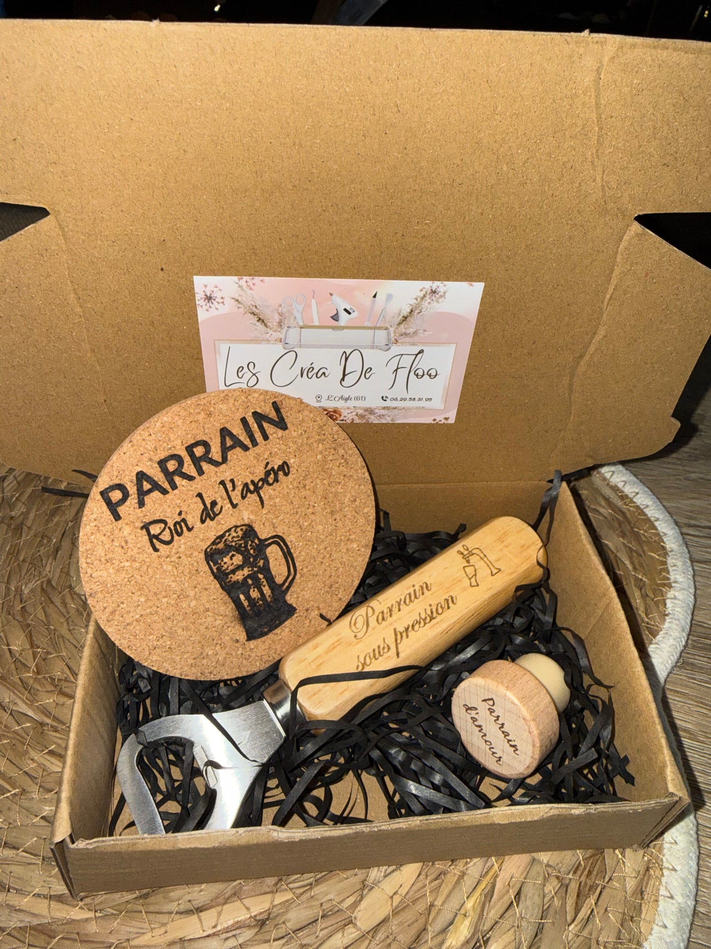 Coffret cadeau gravé personnalisé / Décapsuleur, bouchon bouteille, sous verre, porte clé en bois / idée cadeau papy, papa, parrain, marraine…