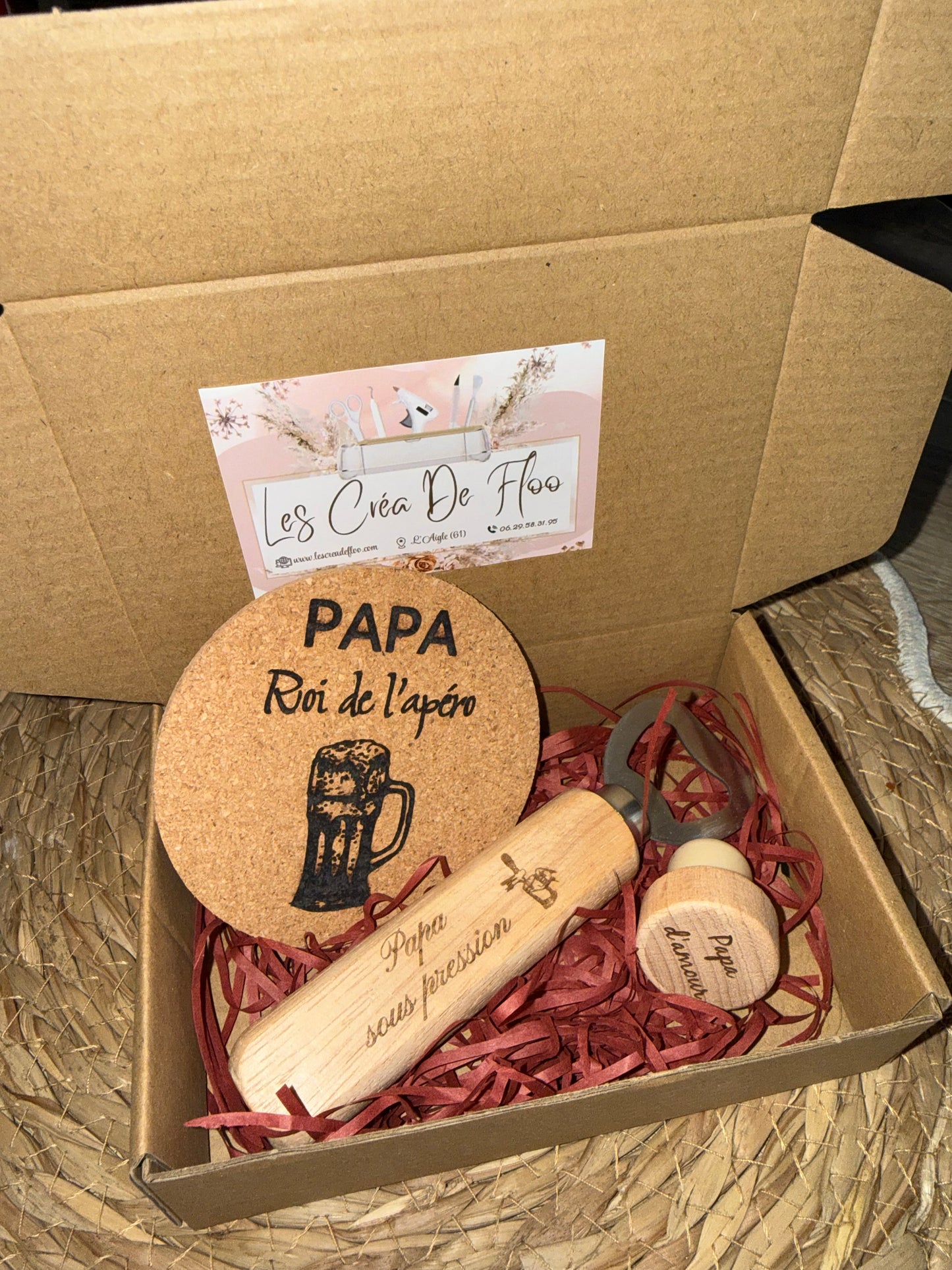 Coffret cadeau gravé personnalisé / Décapsuleur, bouchon bouteille, sous verre, porte clé en bois / idée cadeau papy, papa, parrain, marraine…