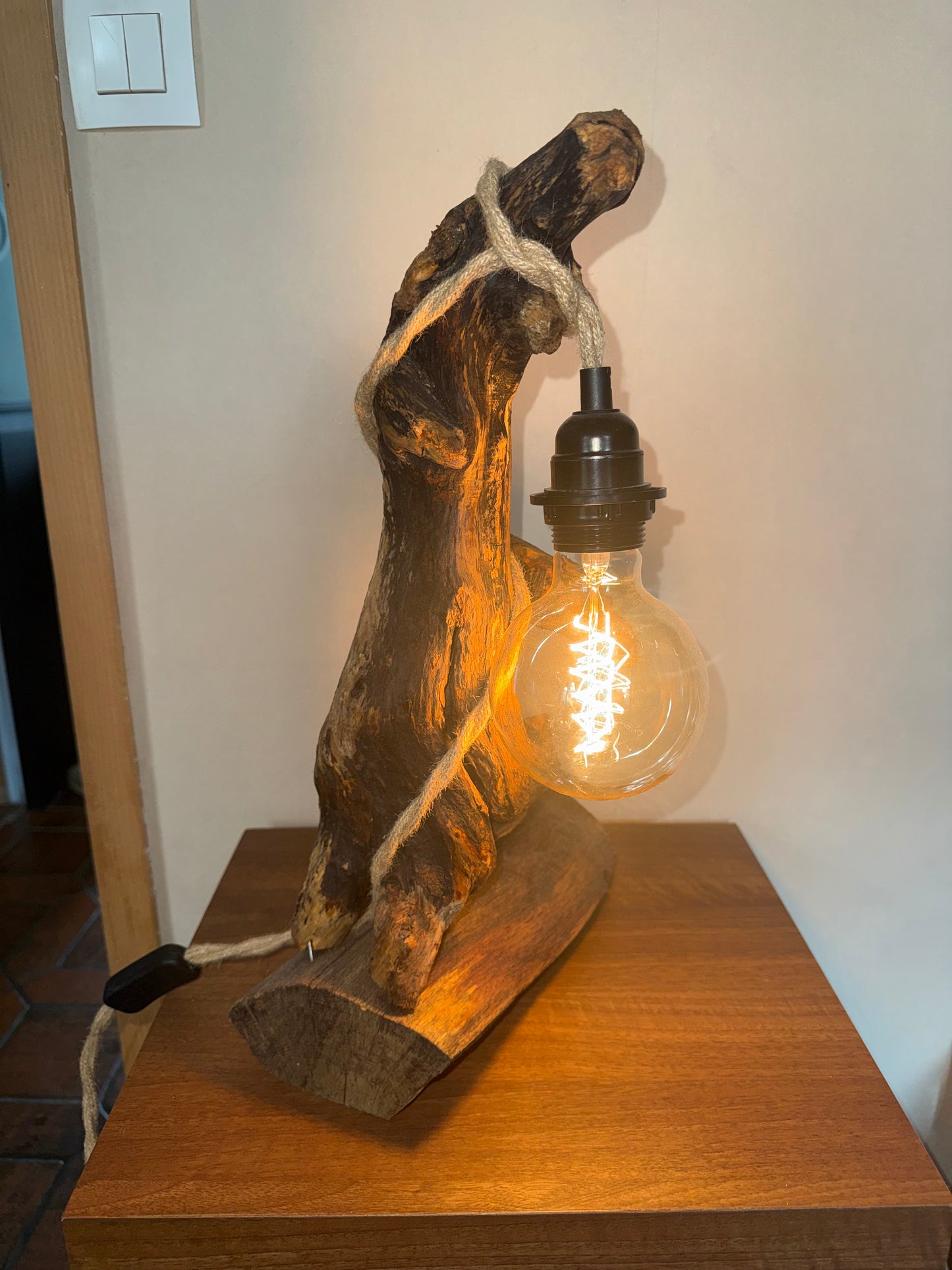 Lampe avec bois flotté