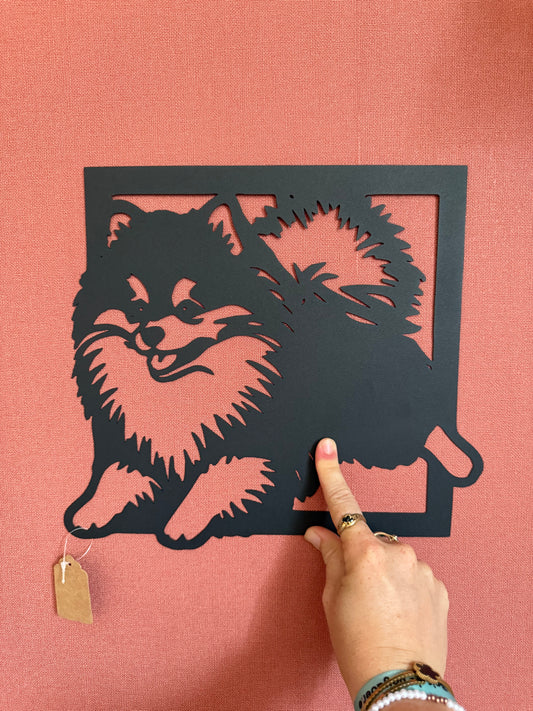 Décoration mural en métal chien spitz