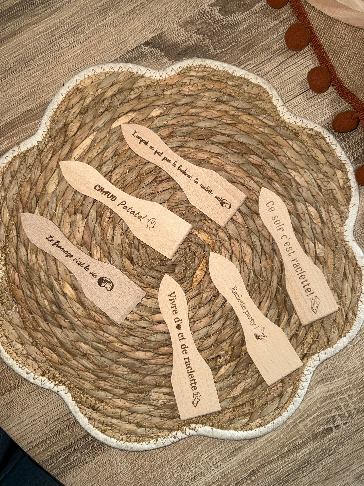 Lot de 6 spatules à raclette gravées