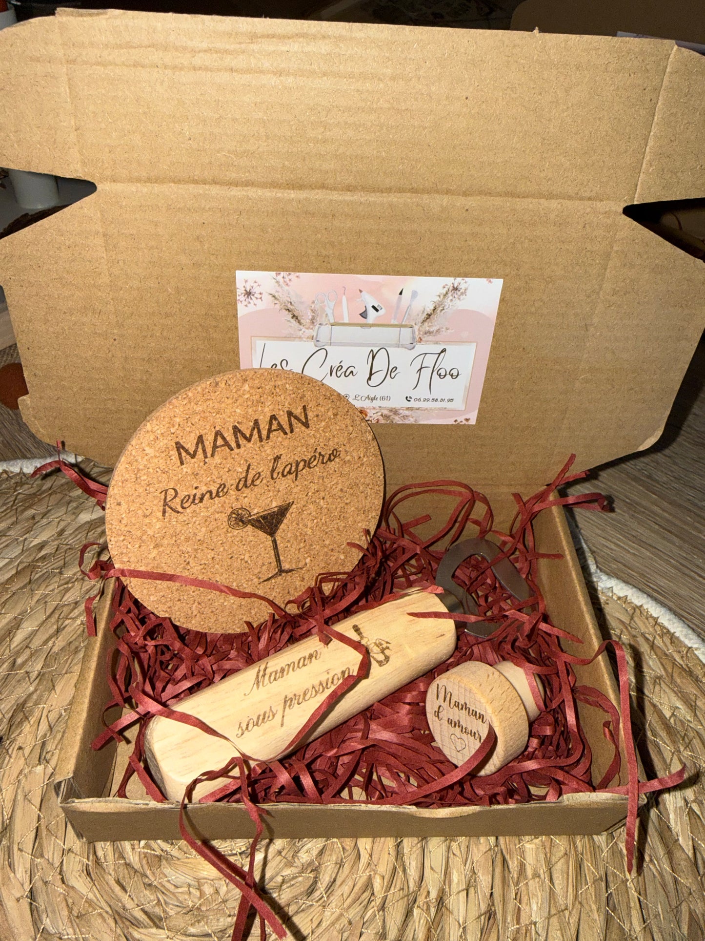 Coffret cadeau gravé personnalisé / Décapsuleur, bouchon bouteille, sous verre, porte clé en bois / idée cadeau papy, papa, parrain, marraine…